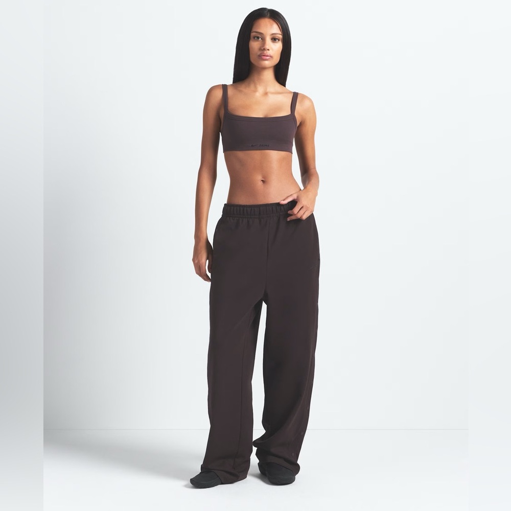 NikeSKIMS matte tricot women’s side snap pants